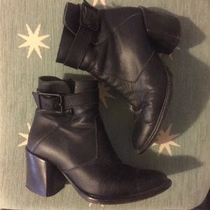 📌SOLD📌 Helmut Lang Triangle Heel Boots, 36.5